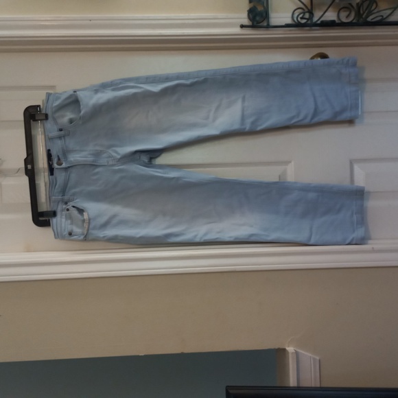 HOLLISTER. - Picture 4 of 5